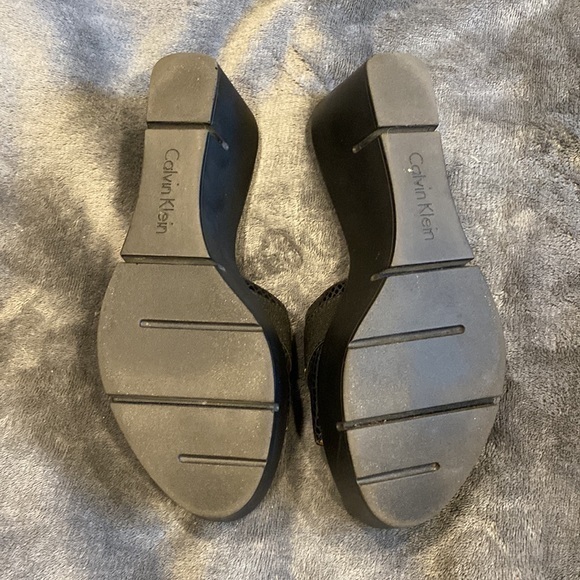 Black wedge platforms Calvin Klein size 5.5 - Picture 7 of 9